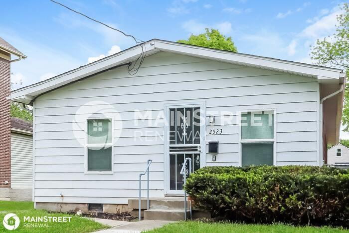 2523 1/2 Greenwood Ave - Photo 3 of 16