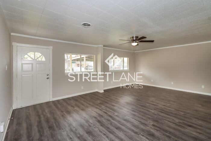 10525 Barada St - Photo 3 of 15