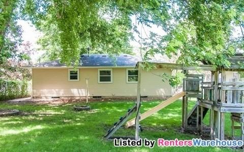 210 4th St NE - Photo 2 of 15