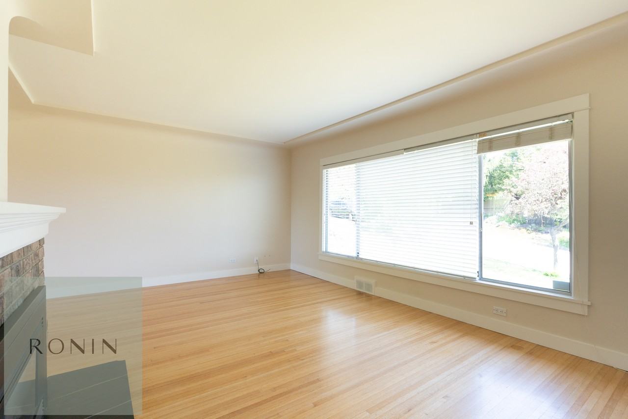 8083 Strathearn Avenue - Photo 3 of 39