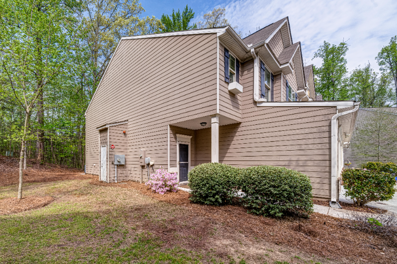 246 Oakview Dr - Photo 2 of 50