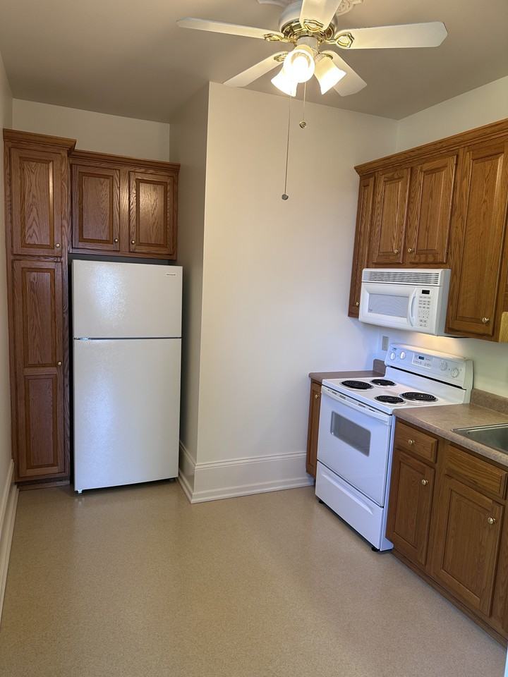 521 W Horner St #1 - Photo 2 of 6