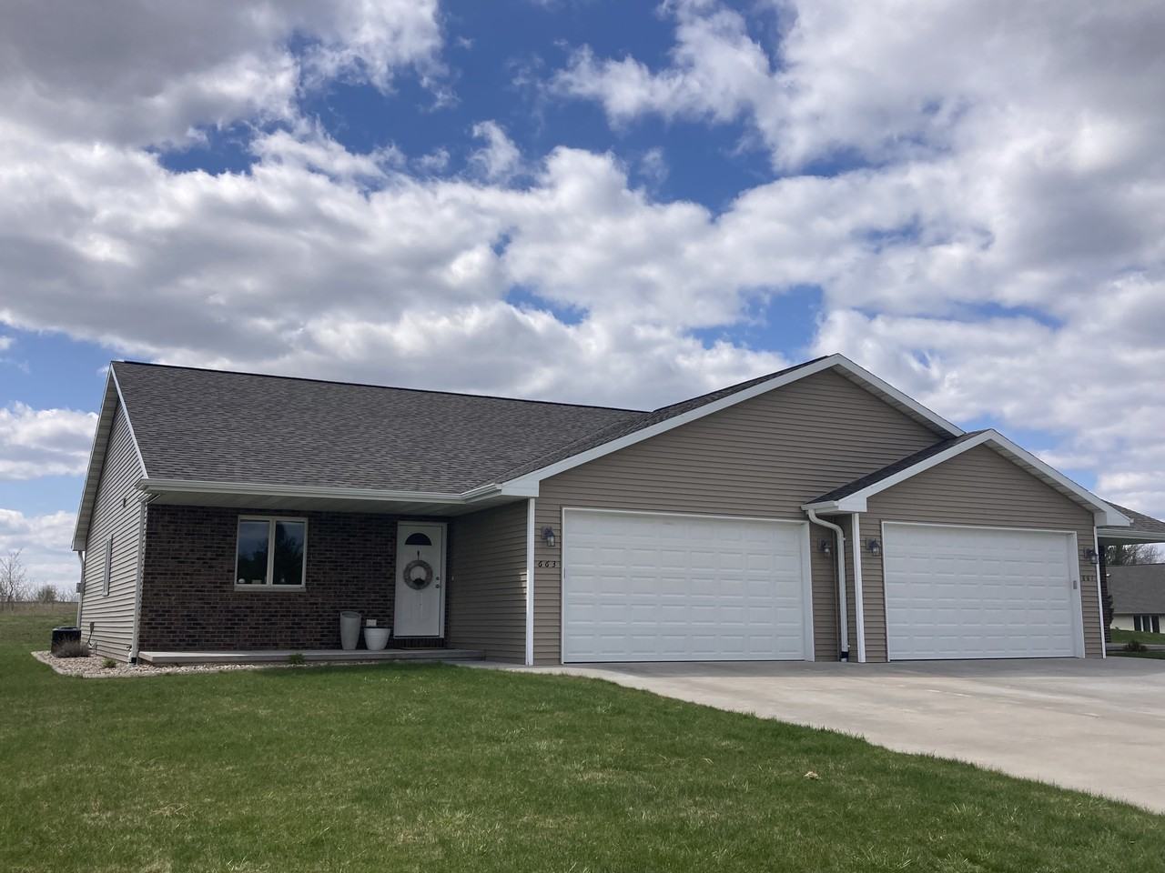 663 S Lincoln St #NA - Photo 2 of 2