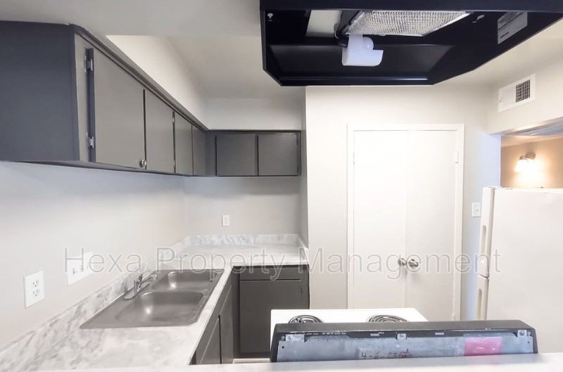 11211 S Post Oak Rd - Photo 2 of 37