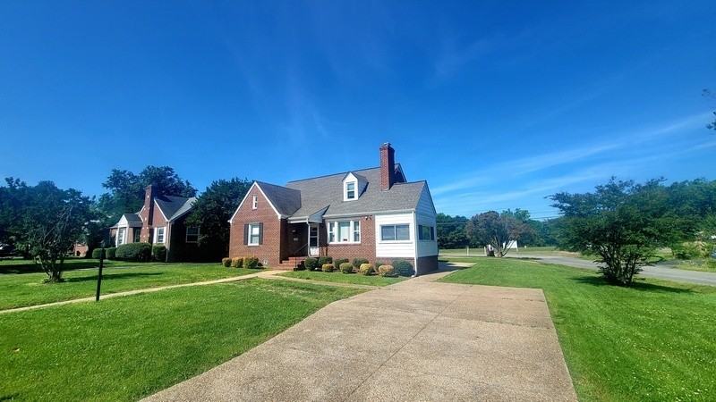 1300 Evergreen Ave - Photo 3 of 11