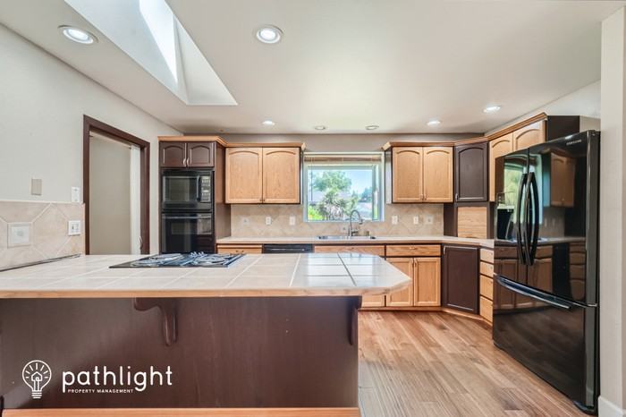 302 3rd Ave Se - Photo 2 of 13