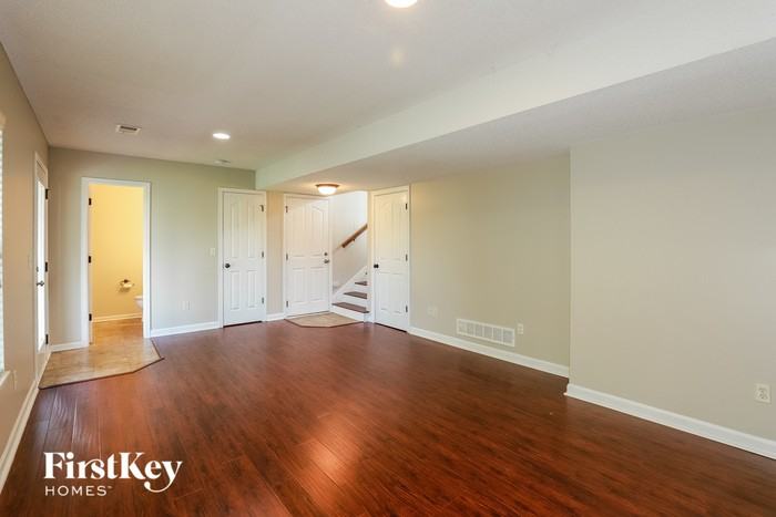 8700 N Colrain Ct - Photo 2 of 15
