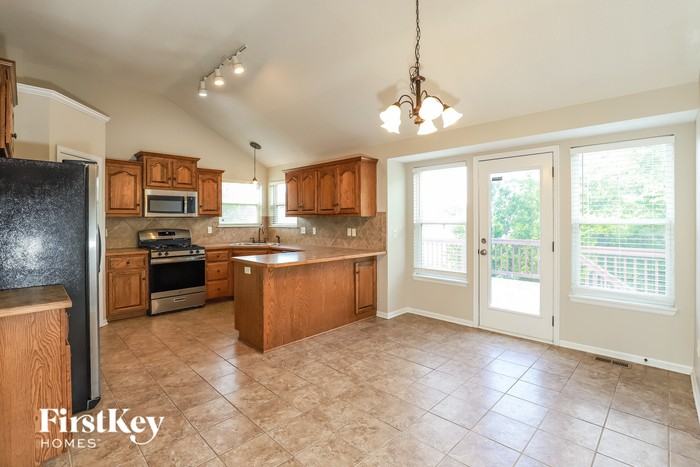 8700 N Colrain Ct - Photo 3 of 15