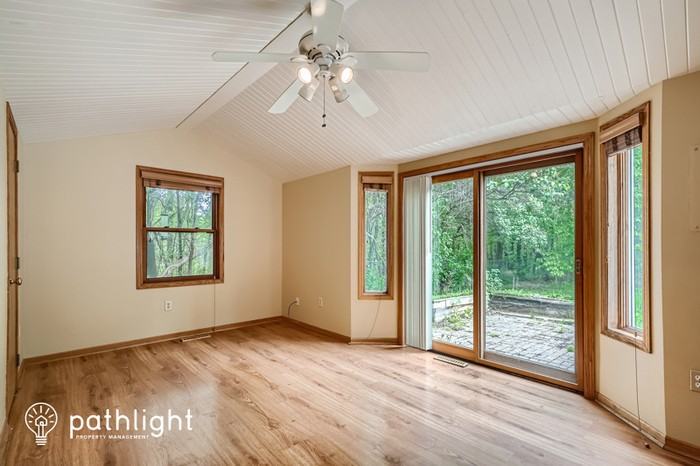 458 Linden Ave - Photo 2 of 20