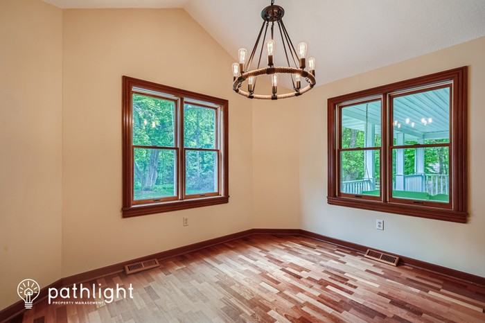 458 Linden Ave - Photo 3 of 20