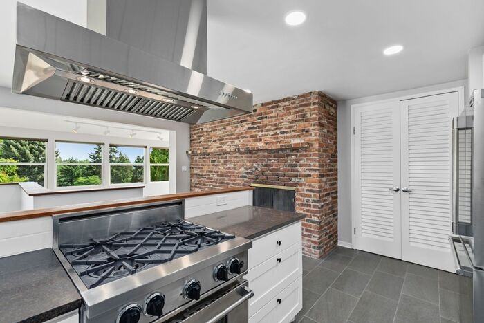 18226 58th Ave Ne - Photo 2 of 50