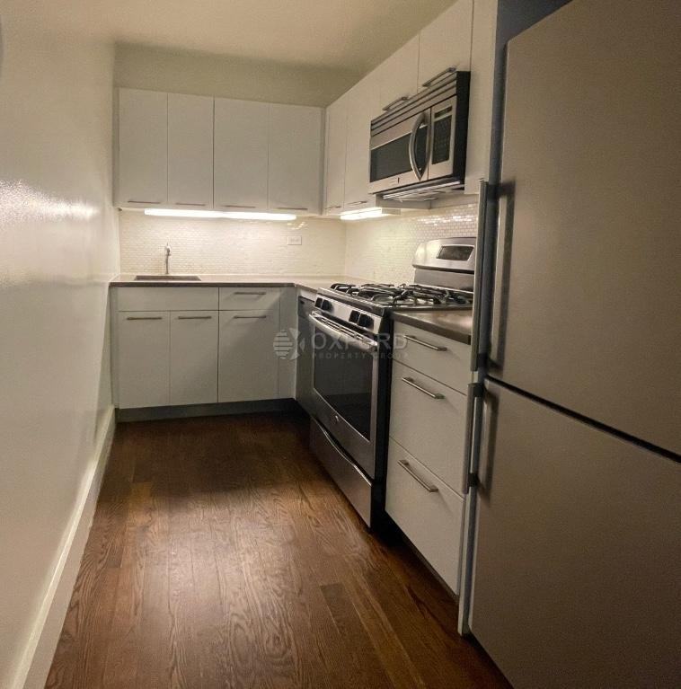 E 63rd St #3C - Photo 2 of 5