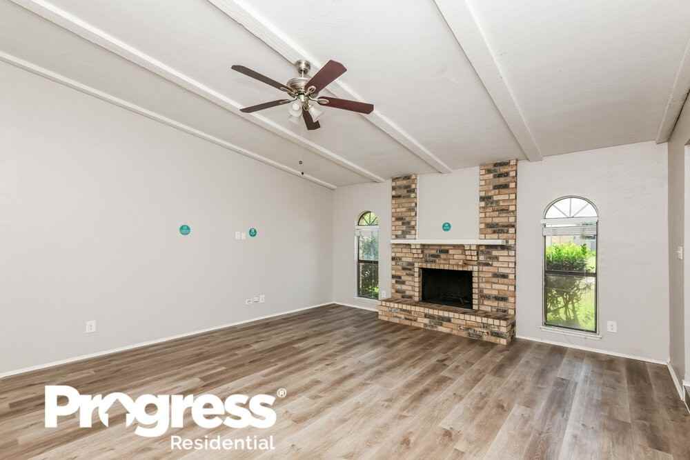 4140 Yellowleaf Dr - Photo 3 of 16