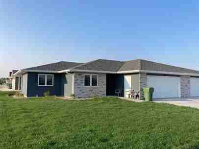 704 E 8th St - Photo 2 of 14