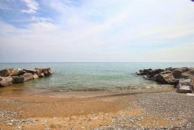 8723 Lakeshore Dr - Photo 3 of 25