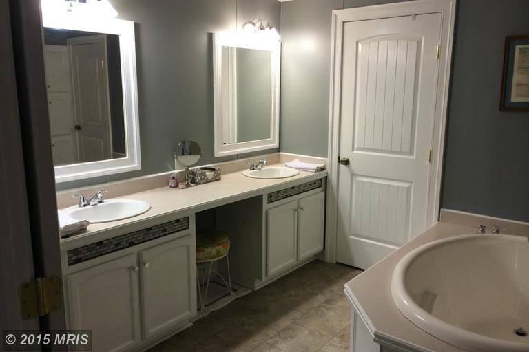 16100 Cobb Island Rd - Photo 3 of 5