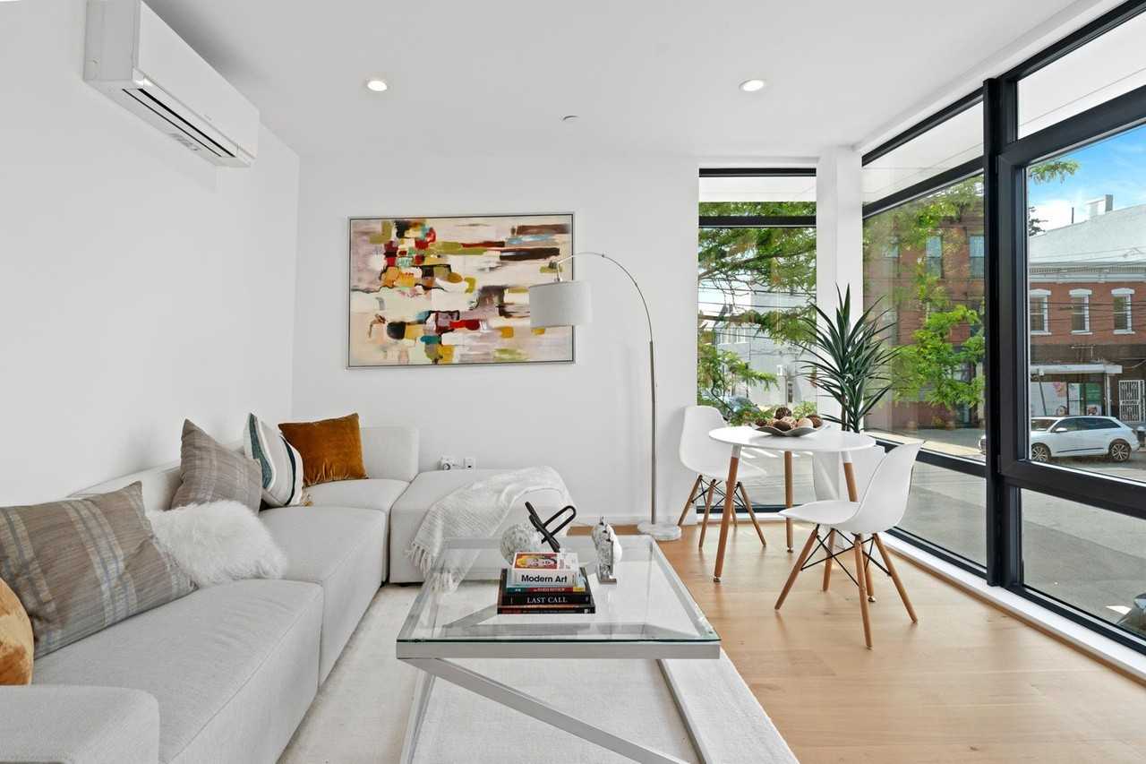 17 20 Steinway St 2, New York, NY 11105 1 Bedroom Apartment for Rent