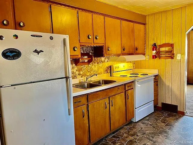 708 E Lead St - Photo 2 of 10