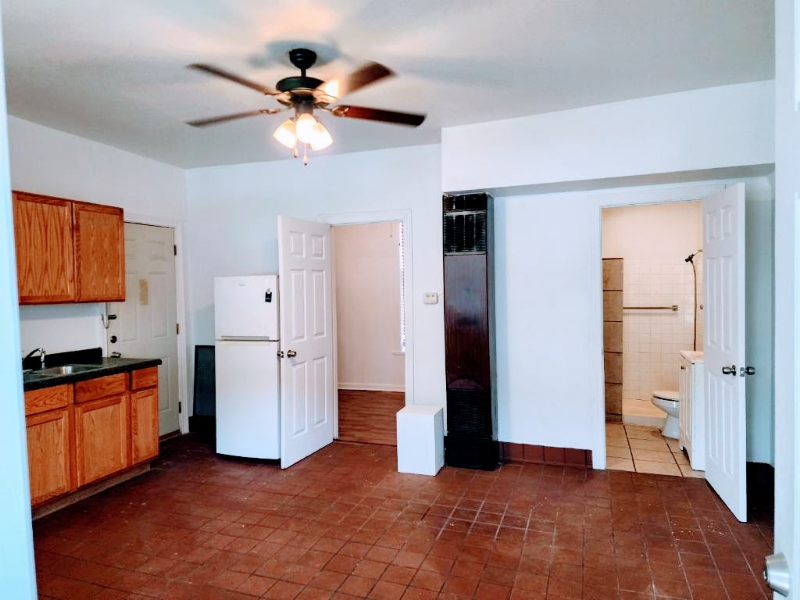 1710 West 37th Street #1 - Photo 2 of 8