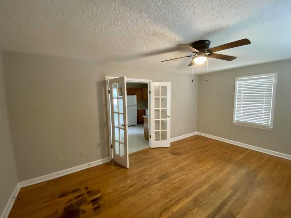 216 N Plymouth Rd Nw - Photo 3 of 14