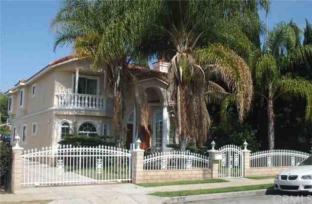 925 S Pine St - Photo 2 of 35