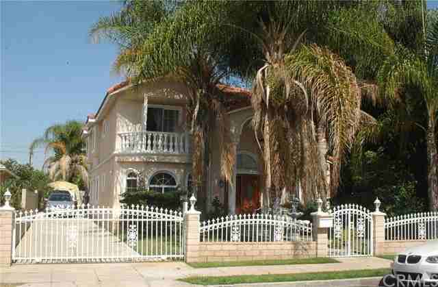 925 S Pine St - Photo 3 of 35