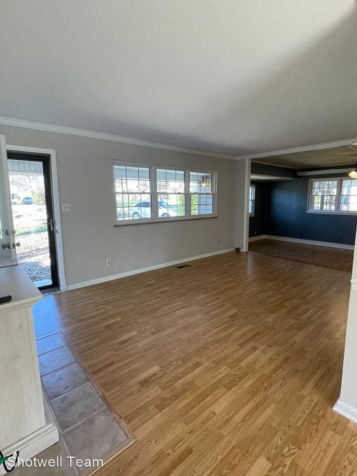 11104 Hughlan Dr - Photo 2 of 20