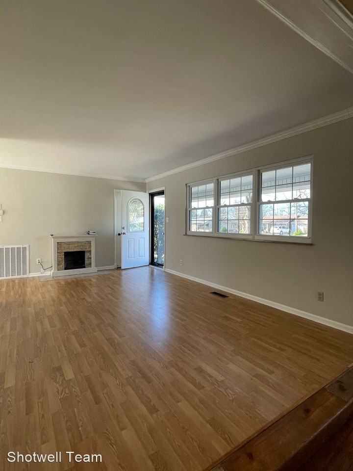 11104 Hughlan Dr - Photo 3 of 20