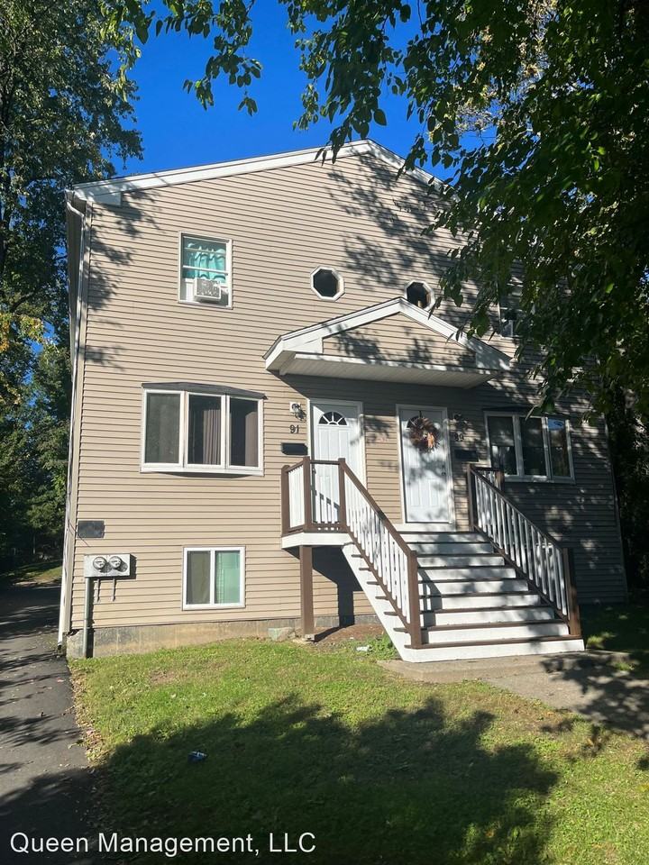 Newer Construction Beautiful 3 Bedroom Duplex Apartments 8991 Genesee