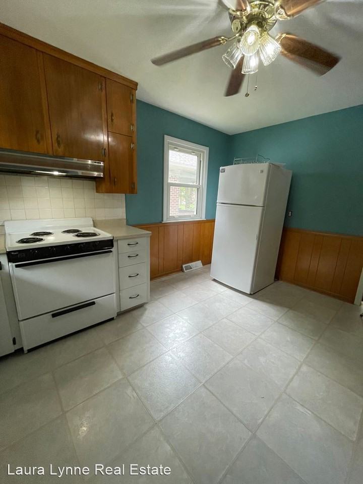 1010 W College St - Photo 3 of 19