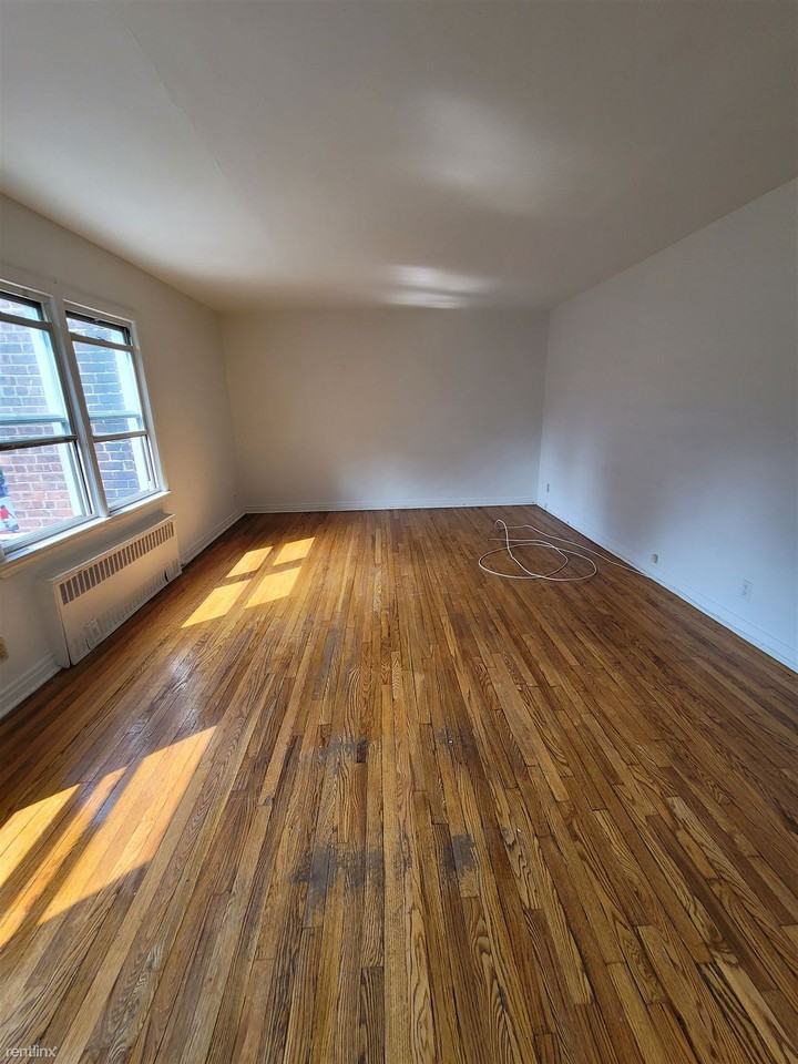213 S Broadway #4 - Photo 2 of 6