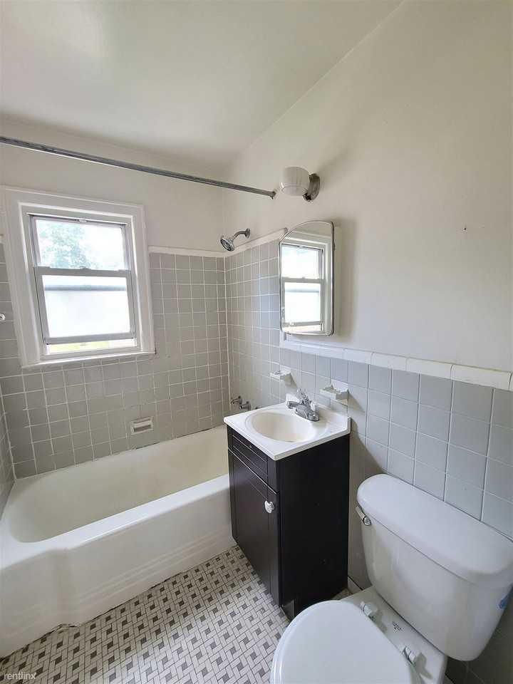 213 S Broadway #4 - Photo 3 of 6