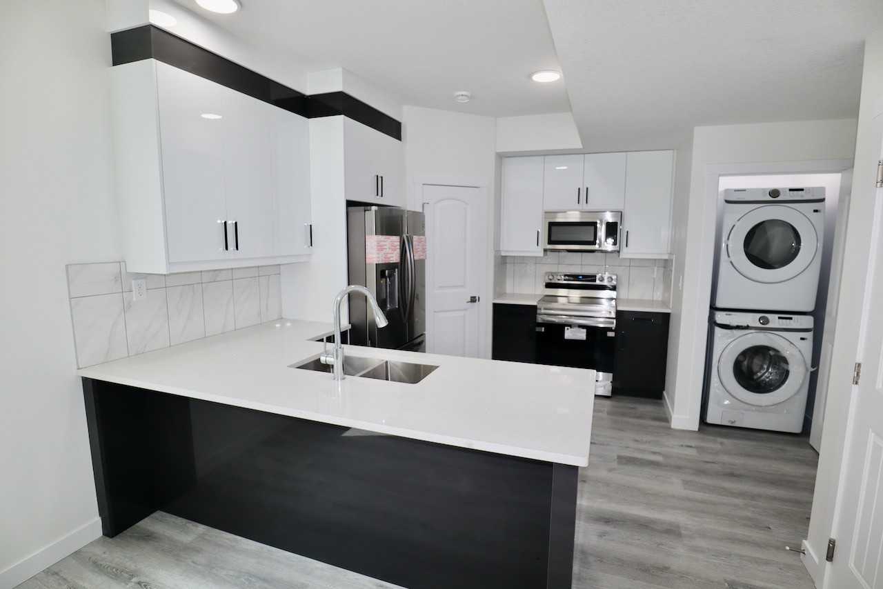 11602 82 St Nw Uppr - Photo 2 of 13