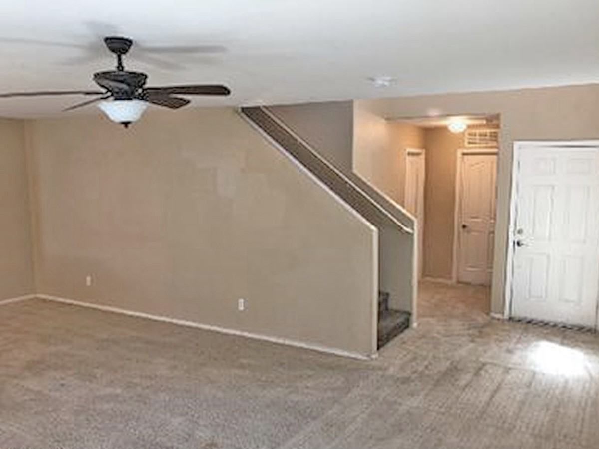 7941 W Williams St - Photo 2 of 11