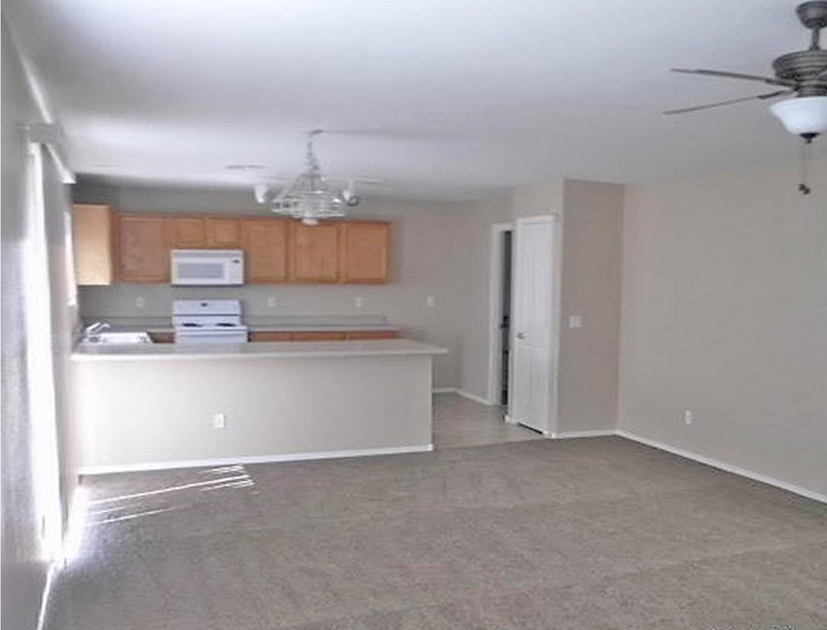 7941 W Williams St - Photo 3 of 11