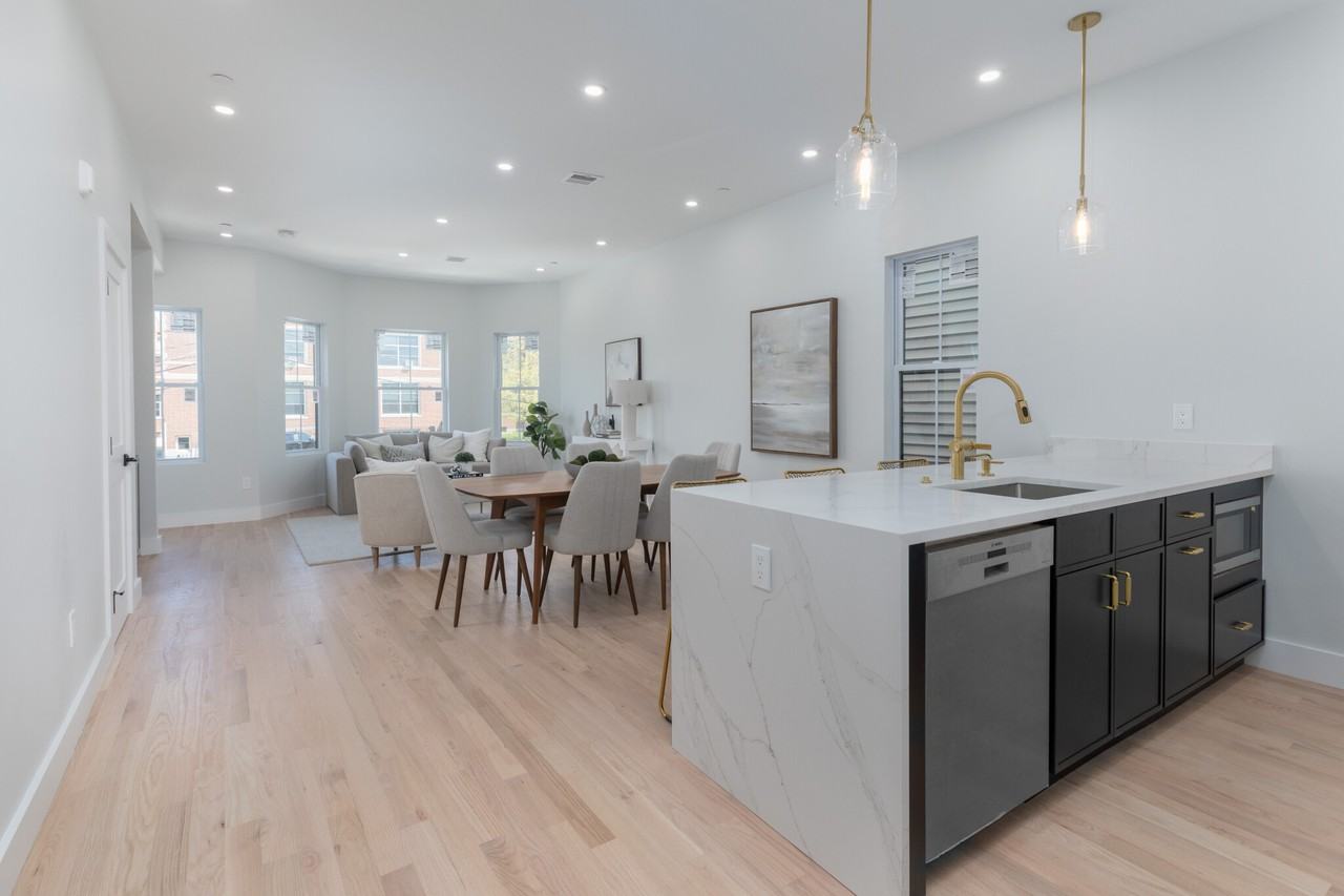 218 Brooks St #1 - Photo 3 of 20