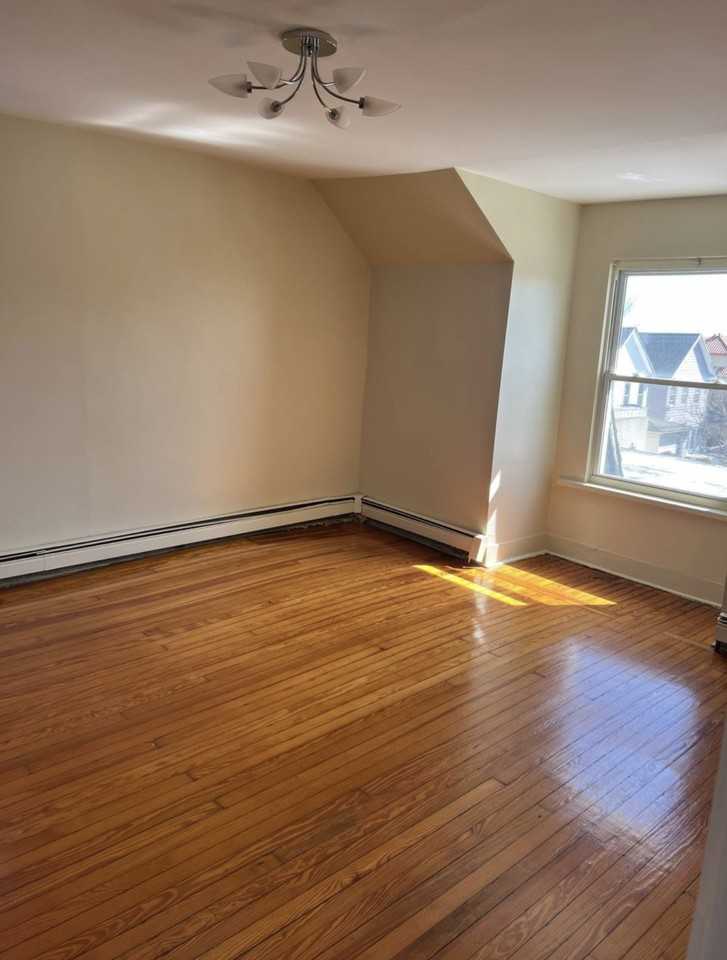 3815 Lyme Avenue 2f - Photo 3 of 5