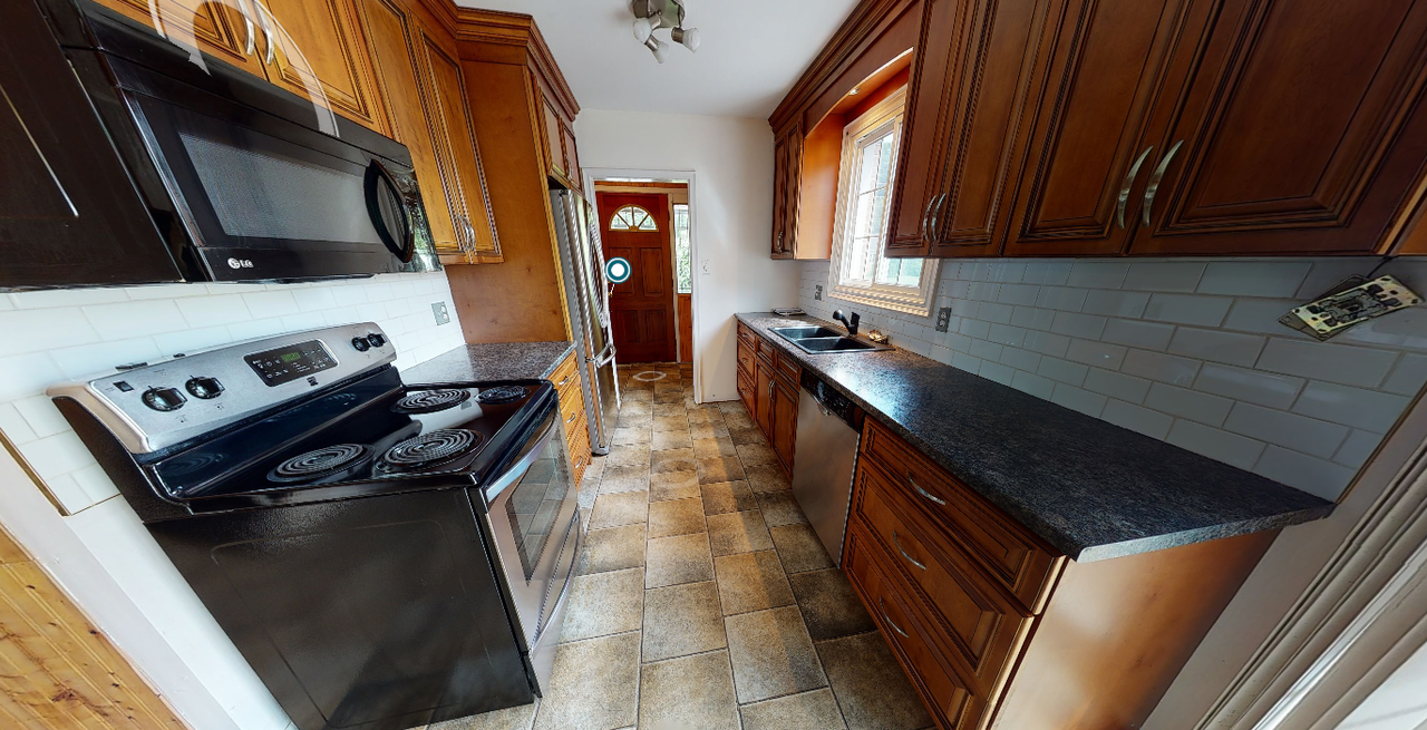 47 Cundles Road East - Photo 3 of 7