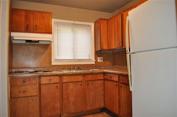 907 Clyde St - Photo 3 of 10