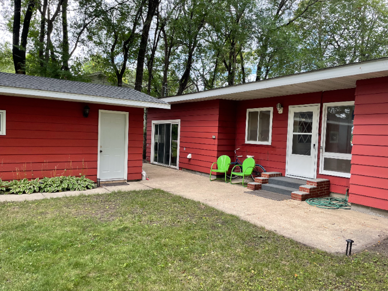 572 S Shore Dr - Photo 2 of 20