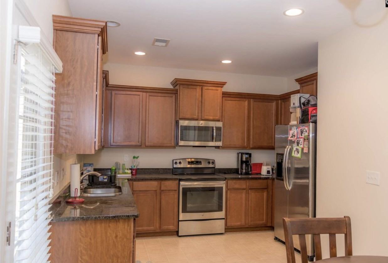 1025 Drake St #NA - Photo 3 of 6