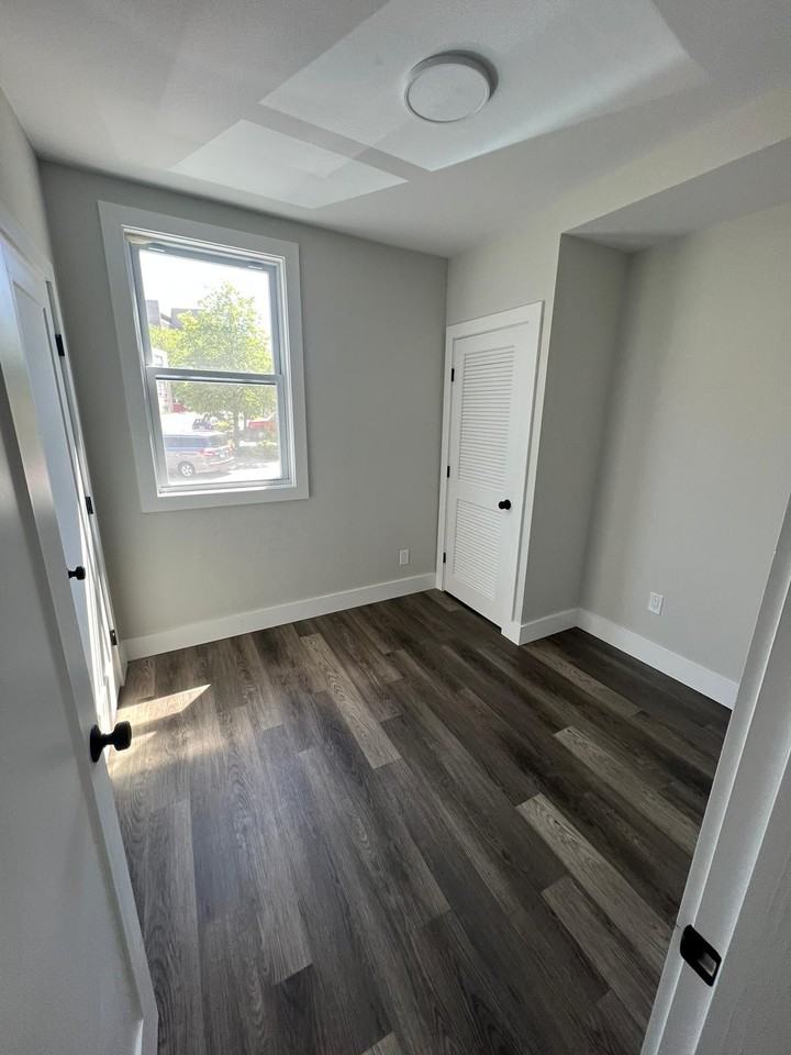 42 Irwin St #2 - Photo 3 of 13