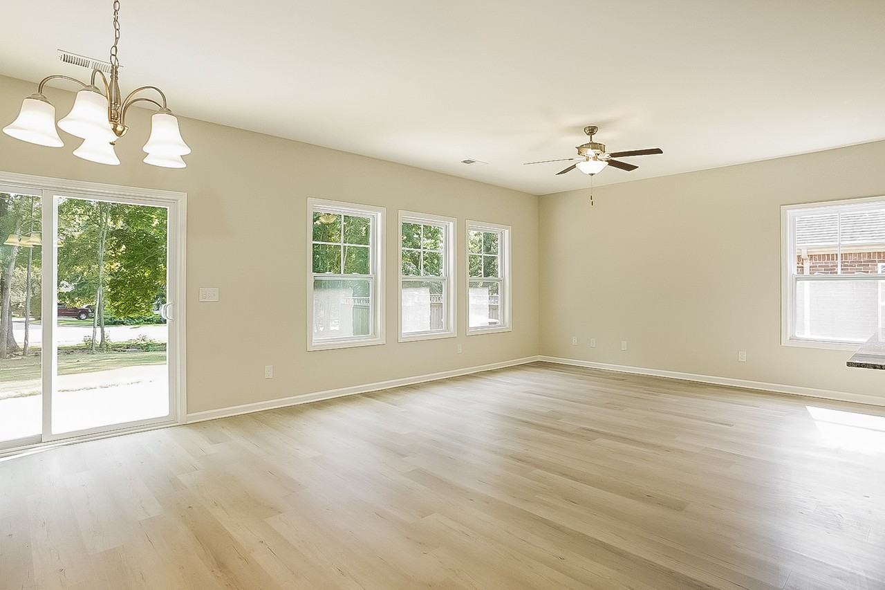 224 Bainbridge Dr - Photo 6 of 18