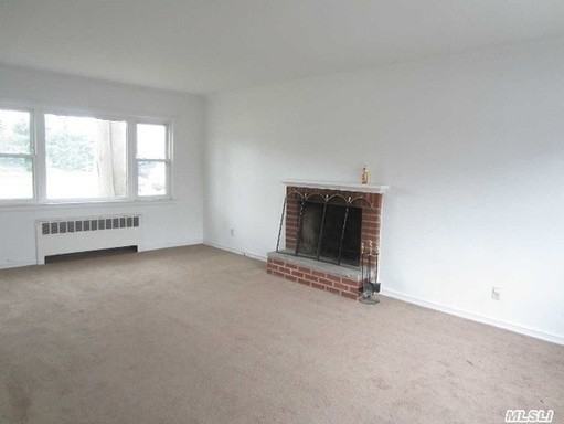 84 Middle Neck Rd - Photo 2 of 19