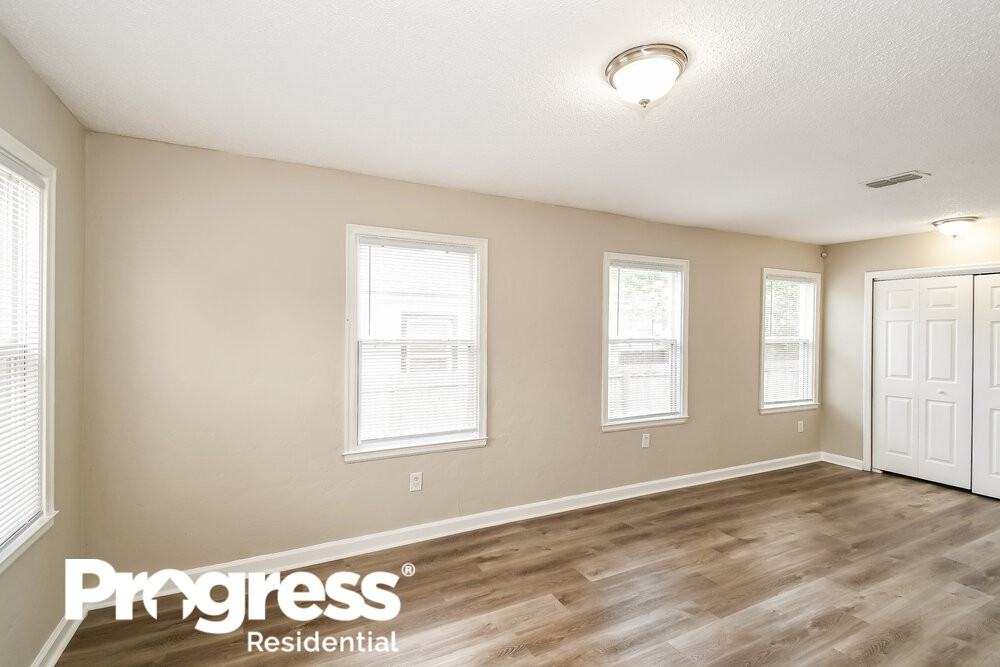 5208 Sunderland Rd - Photo 3 of 16