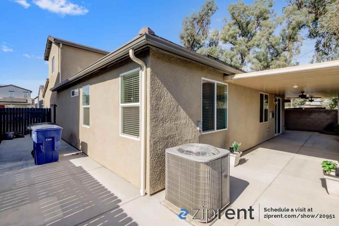 7447 E Homan Ave - Photo 3 of 20