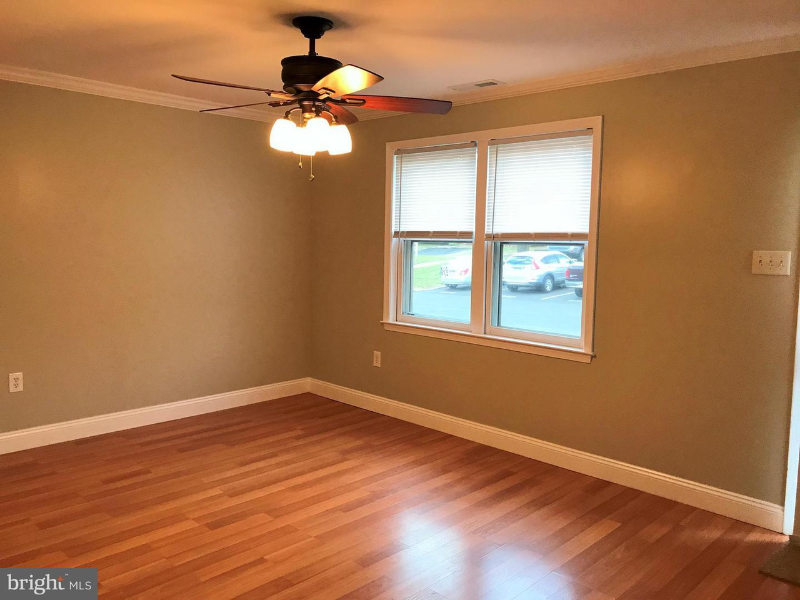 555 Newbury Ct - Photo 2 of 39