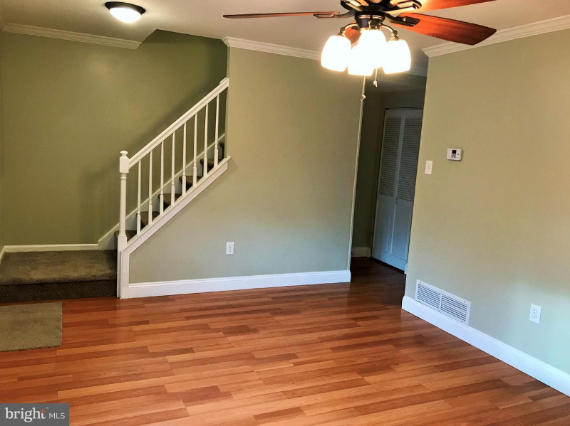 555 Newbury Ct - Photo 3 of 39