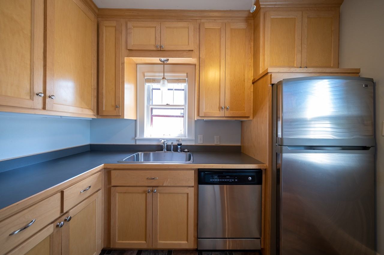 2138 Wellesley Ave #1 - Photo 6 of 25