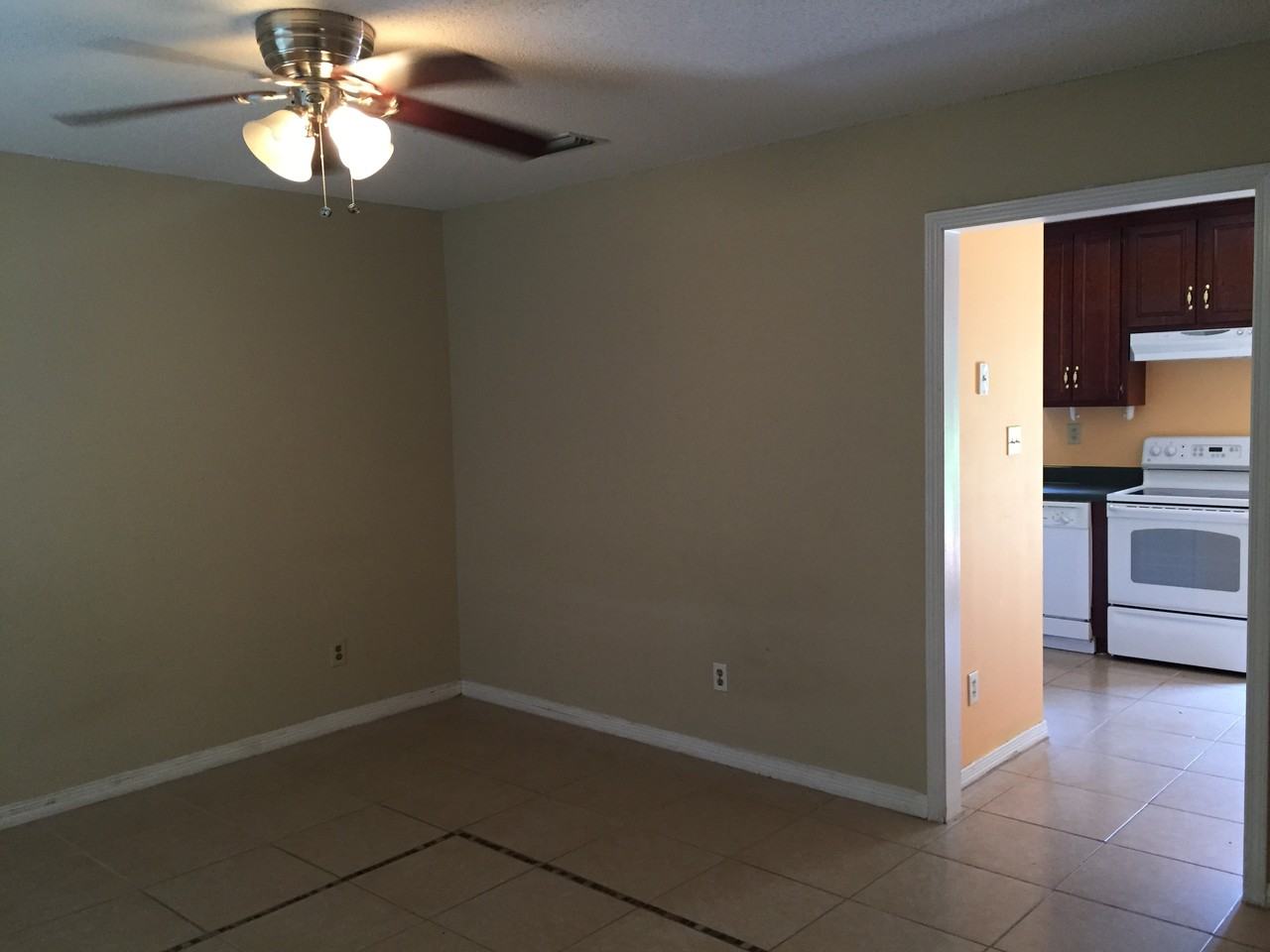 1515 Kuffskie Ln - Photo 3 of 10